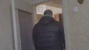 Малыш и бригада вносят ясность за болгарку и спиленные двери