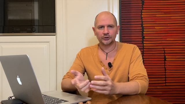 Кормление попугаев. Еда со стола. Почему попугай проверяет тарелки. смотреть онлайн