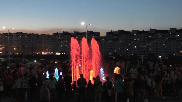 г. Саратов, Бульвар Героев Отечества. Музыкальный фонтан! смотреть онлайн