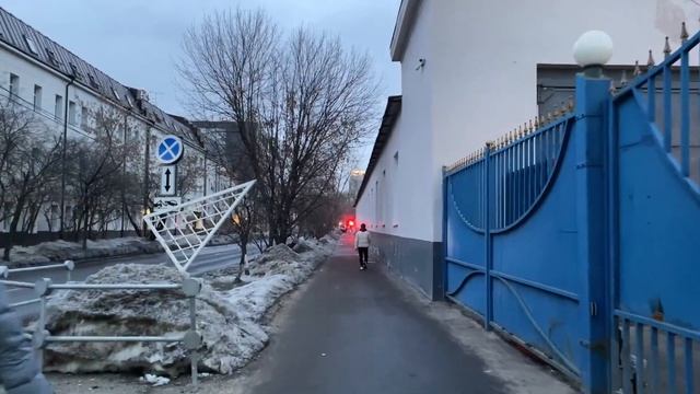 Онлайн-прогулка по Москве от метро до арт-квартала смотреть онлайн