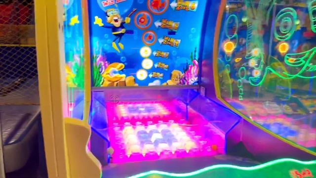 Carlos Plays Fun Arcade Games смотреть онлайн
