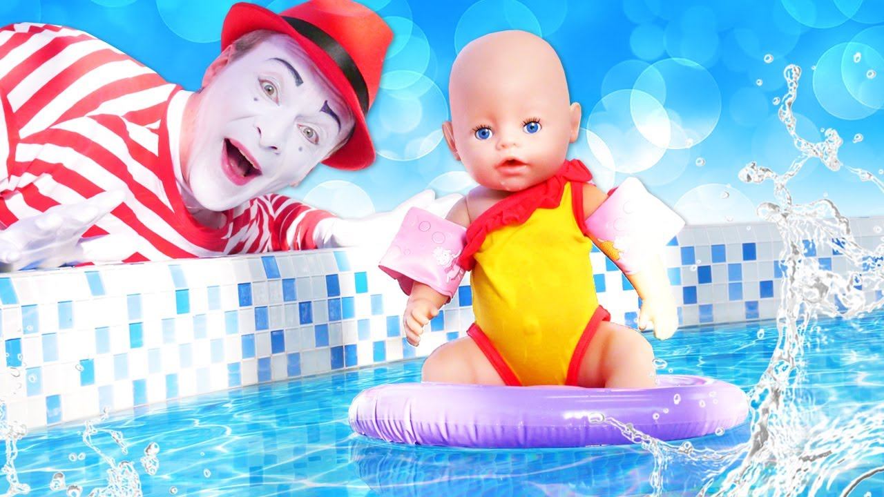 Смешные видео куклы - БЕБИ БОН играет в Бассейне! - Весёлые игры одевалки для девочек с Baby Born смотреть онлайн