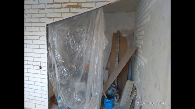 Гостиная LOFT. Деревянная вагонка в комнате обычной квартиры + имитация кирпича смотреть онлайн