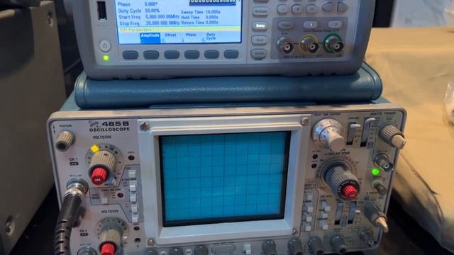 Square wave sweep artifacts in Rigol DG1022Z vs. smooth Agilent / Keysight 33500B sweep смотреть онлайн
