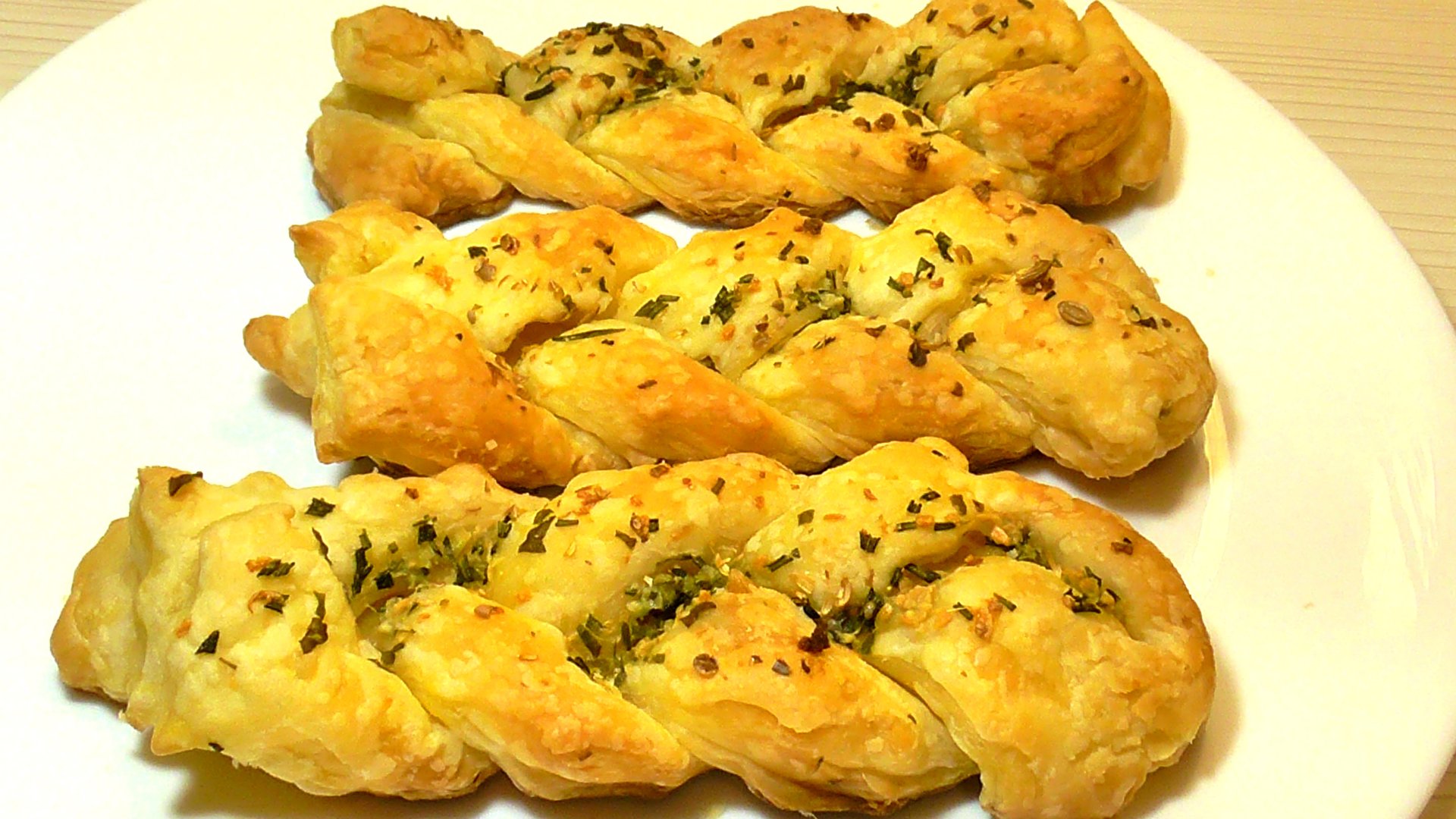 ЗАКУСКА ИЗ СЛОЕНОГО ТЕСТА ОЧЕНЬ ВКУСНО БЫСТРО ПРОСТО. смотреть онлайн