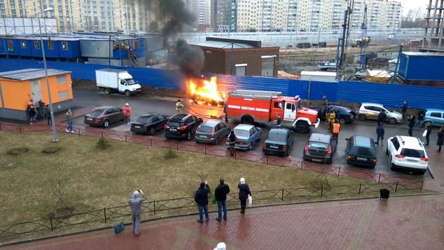 Машина сгорела до тла прямо под окнами смотреть онлайн