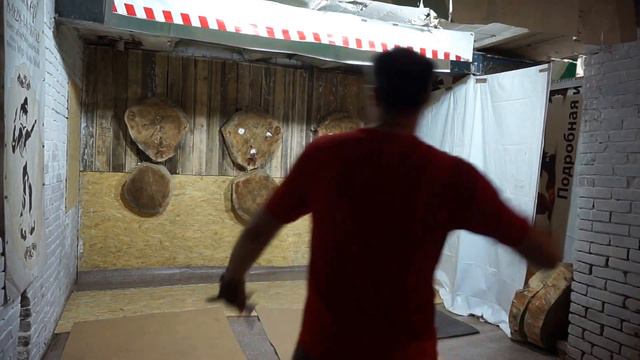 Метание 9 ножей за 10 секунд в движении. смотреть онлайн