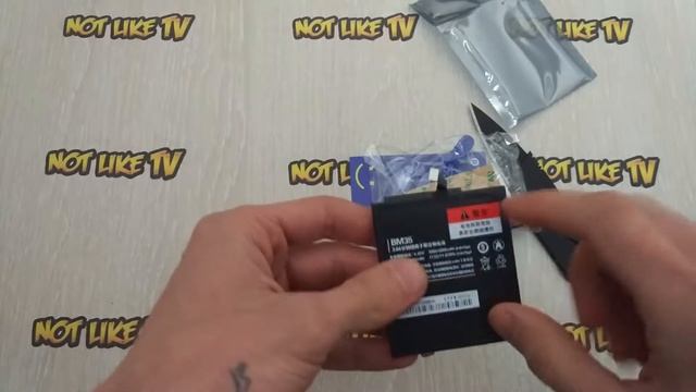 Не съемный аккумулятор на смартфоне снимается. Распаковка АКБ смотреть онлайн