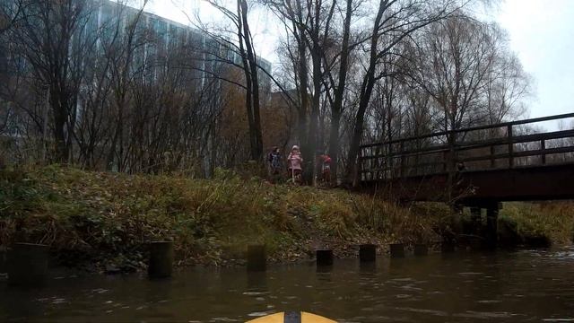 Встреча с крысой на Яузе. Сплав на пакрафте от МКАД. Пакрафт Иволга. Ноябрь 2020.