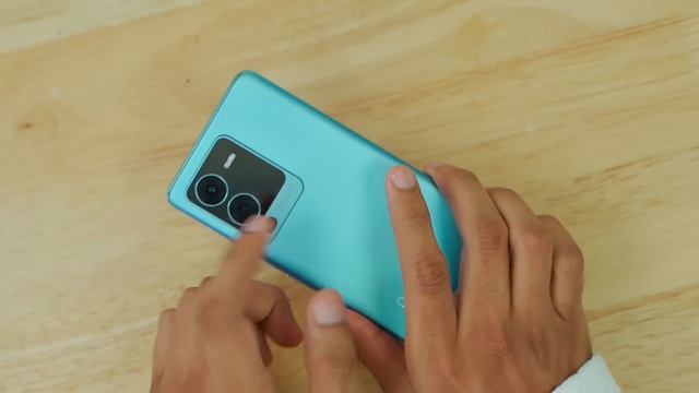 Vivo V25 Pro Unboxing ! *Color Changing Smartphone* смотреть онлайн