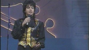 «СКАЖИ МНЕ, ВИШНЯ». Исполняет Филипп Киркоров (муз. Е.Мартынова, сл. В.Харитонова).