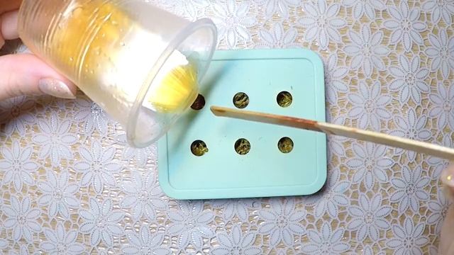 Новогодние игрушки своими руками из эпоксидной смолы | Елочные игрушки | DIY | Tutorial смотреть онлайн