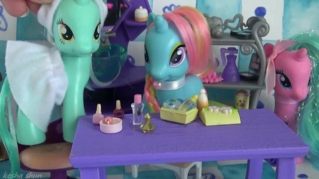 ☆Как сделать пони чёлку без боли?//How To Make hairstyle for Lyra Heartstrings☆ смотреть онлайн