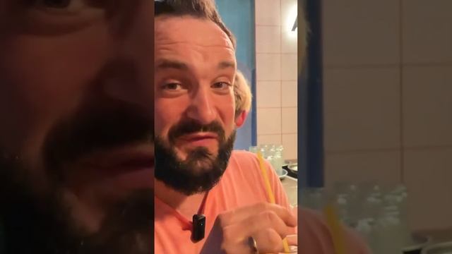 Лонг Айленд с квасом / Пробовали такой? Смотрите обзор на канале, расскажем, где такой попробовать! смотреть онлайн