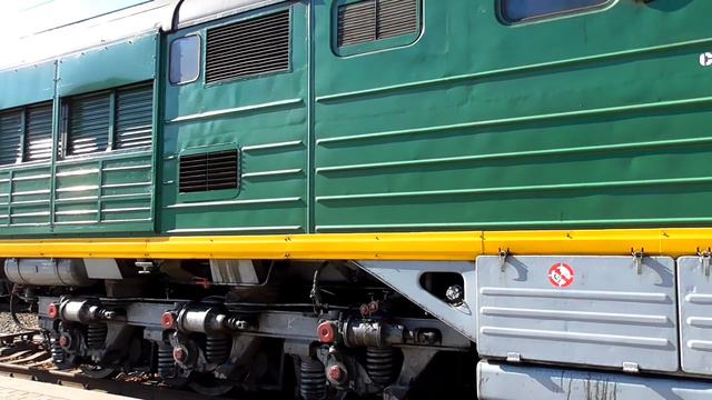 2ТЭ116-502 подцепляется к составу пригородного поезда Екатеринбург-Пасс. - Алапаевск смотреть онлайн
