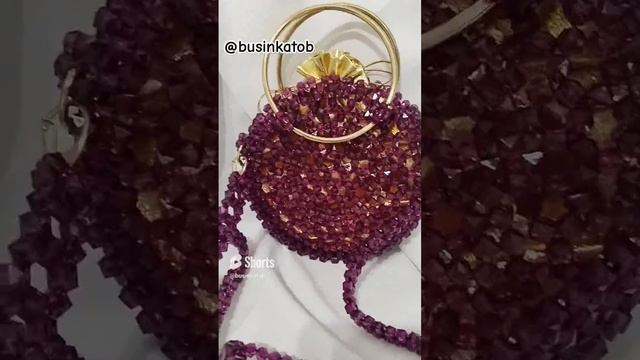 Круглая сумочка из фиолетовых квадратных бусин 😍 смотреть онлайн
