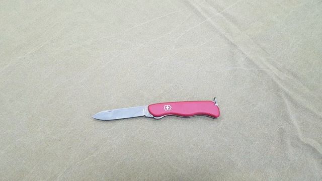 Victorinox Alpineer, простой и надежный смотреть онлайн