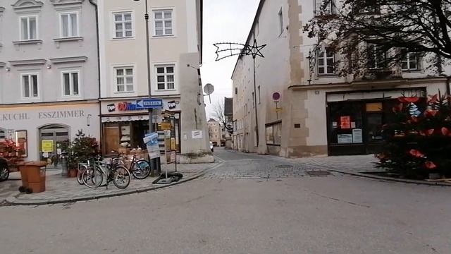 Немецко-австрийская граница в локдаун. Braunau - Родина Гитлера смотреть онлайн
