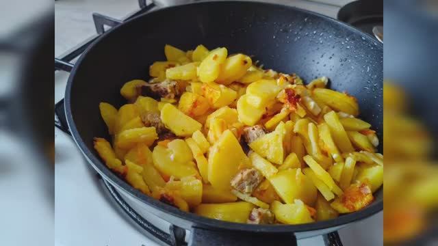 ЖАРЕНАЯ КАРТОШКА С СЫРОМ смотреть онлайн