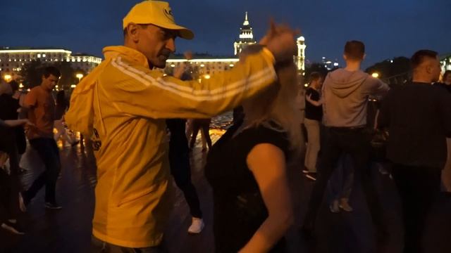 ЛЕТИ. Владимир Хачатрян и Ольга Тельнова смотреть онлайн