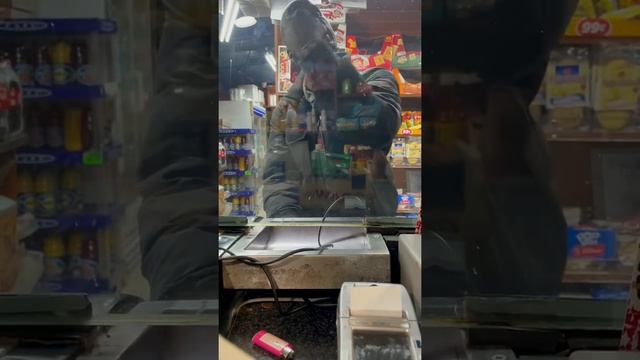 CUSTOMER FREAKS OUT CAUSE I SOLD HIM A PINK LIGHTER(KNOCKS DOWN SHELF) смотреть онлайн