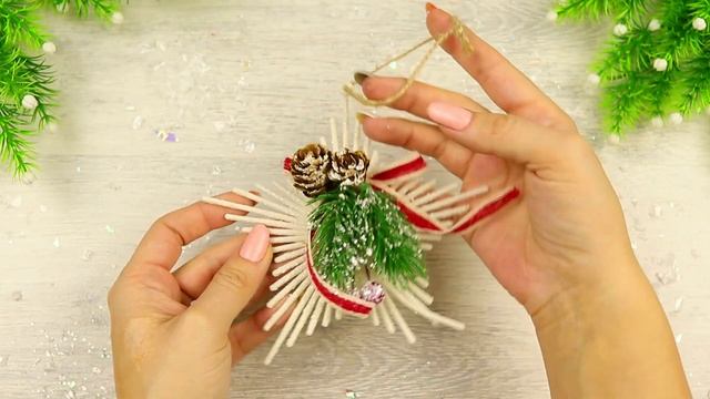 Снежинки/Ёлочные игрушки/елочное украшение смотреть онлайн