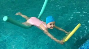 Плавание в детском бассейне