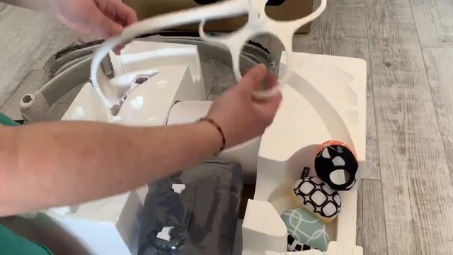 Распаковка - Качели для новорожденных 4Moms MamaRoo Классик Mesh смотреть онлайн