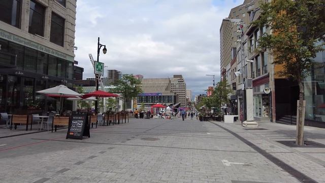 Downtown Montreal's Famous Saint-Catherine Street Walk (July 2021) смотреть онлайн