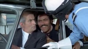 Приключения раввина Якова.  Луи де Фюнес - Кривлянье перед полицейским