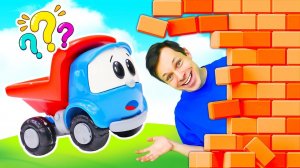 Грузовичок Лева восстанавливает кирпичную стену! Соник в видео для мальчиков про машинки и игрушки