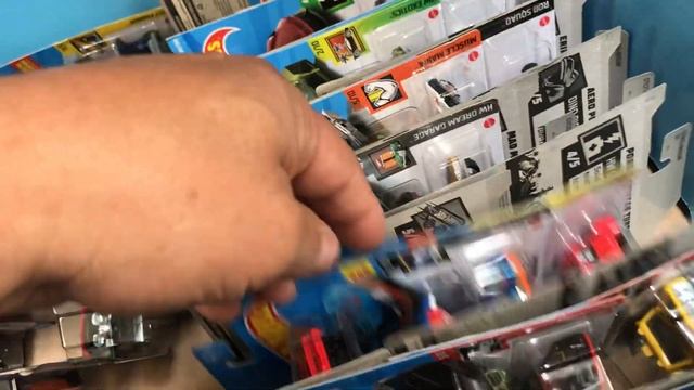 Playdays Collectibles Wednesday morning Hotwheels hunting at Walmart!. 8.11.21 смотреть онлайн