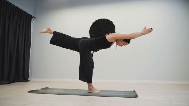 Евгения Фам преподаватель Хатха йоги / Holi yoga & cafe смотреть онлайн