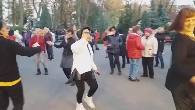 Харьков,танцы в парке;"Я хочу твоей любви глоток" смотреть онлайн