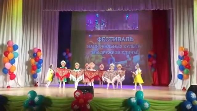 Танец с платками под песню "Коробейники" смотреть онлайн