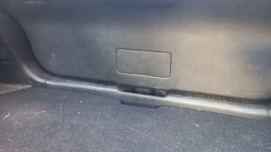 Как открыть крышку багажника Ниссан, если замок не работает.