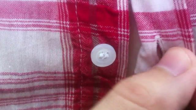 How To Unbutton A Shirt Using Two Fingers. Как расстегнуть пуговицу на рубашке двумя пальцами.