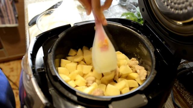 Готовим в МУЛЬТИВАРКЕ #СВИНЫЕ РЕБРЫШКИ с КАРТОШКОЙ смотреть онлайн