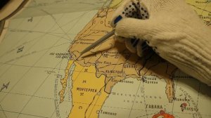 [АСМР] Рассматриваю старую политическую карту мира (шёпот)