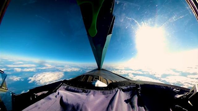 Су-34 ВКС в зоне проведения СВО..MP4 смотреть онлайн