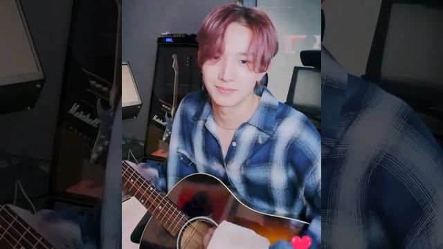 i love men (lee heeseung) who can play a guitar 😭 SUPER REAL #leeheeseung #heeseung #enhypen смотреть онлайн
