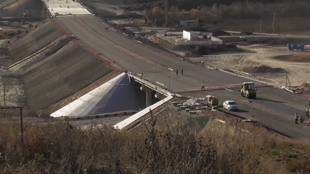 Трасса Таврида укладка асфальта на мосту