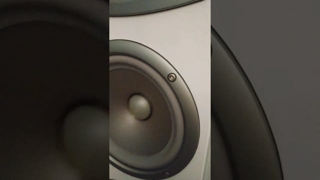 Yamaha NS-F350 играет TOOL смотреть онлайн