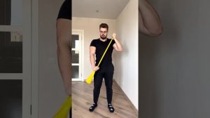 Разгибание на трицепс с помощью резинки