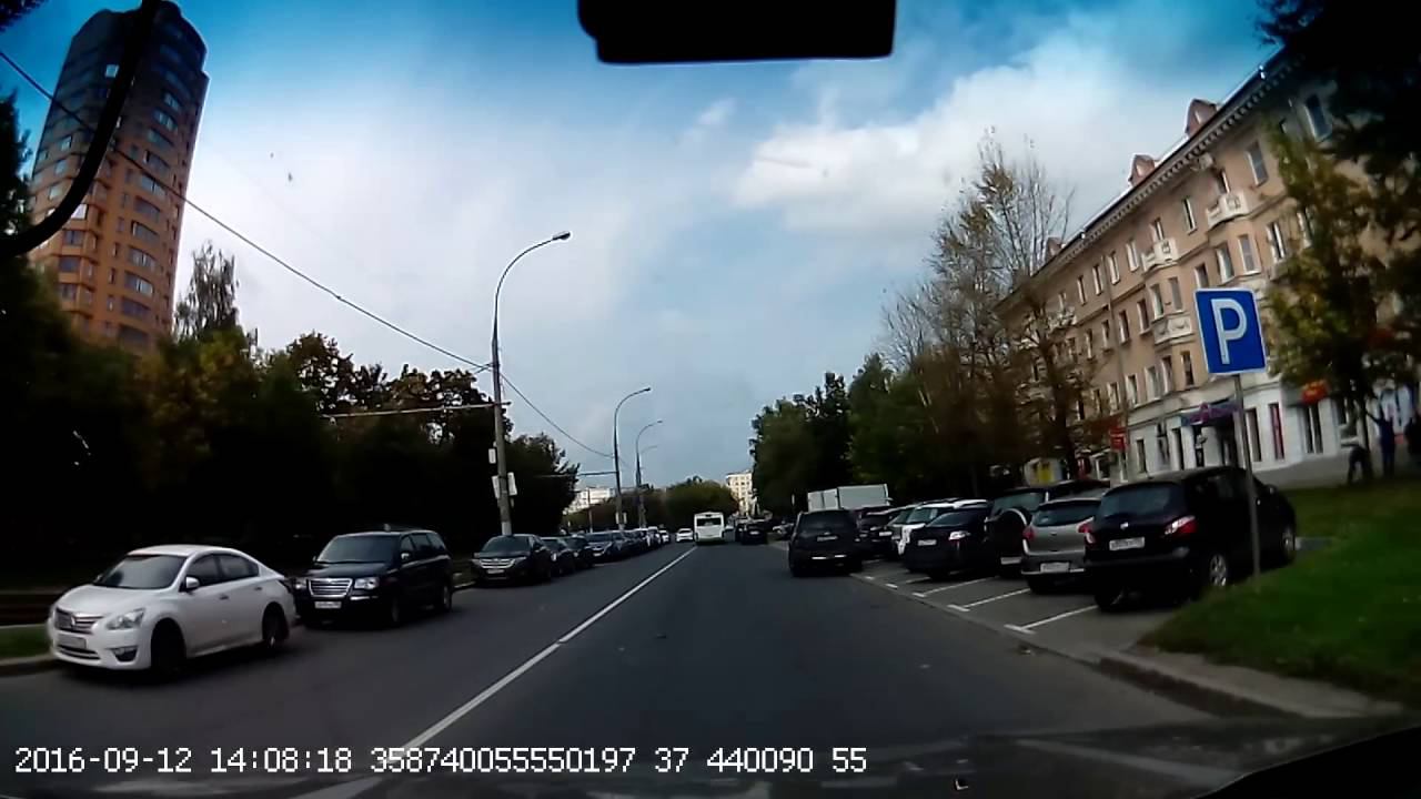 Видеорегистратор в зеркале AVS0588DVR | условия записи: город, день, солнечно смотреть онлайн