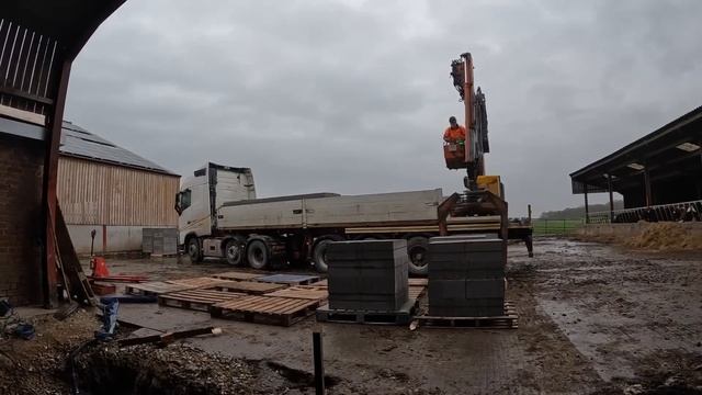 WE FINALLY HAVE LIFT OFF!!... THE BLOCKS HAS ARRIVED AND THE FIRST EVER ONE GOES DOWN! смотреть онлайн