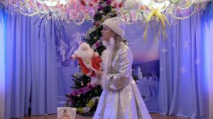 Выход Деда Мороза в садике к малышам.