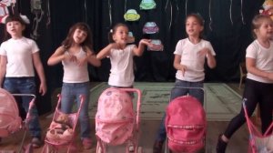 Дети поют классную песню