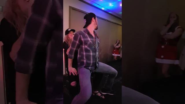 Matt Cohen and Briana Buckmaster - Karaoke Pony - AHBLXMAS2 смотреть онлайн