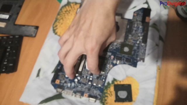 Поменял Pentium B950 на i7 2630QM Lenovo B570e смотреть онлайн